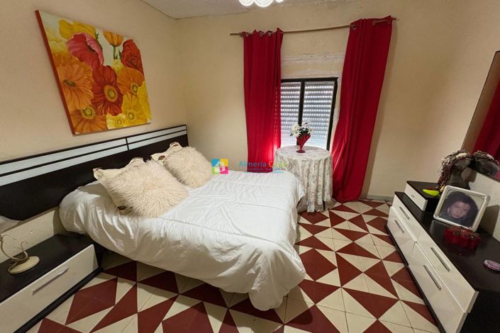 Image No.11-3 Bed Townhouse for sale