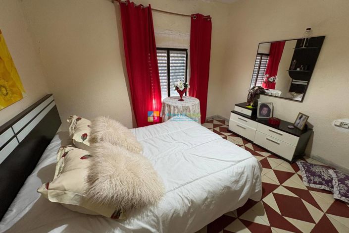 Image No.12-3 Bed Townhouse for sale