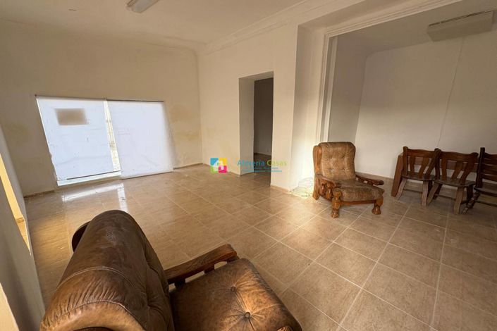 Image No.27-3 Bed Townhouse for sale