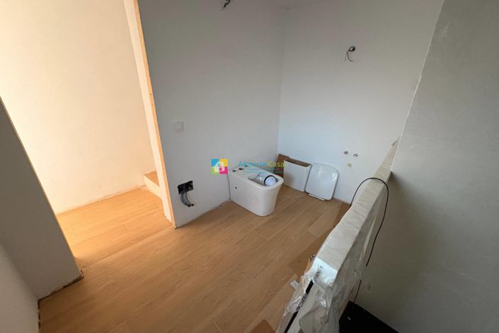 Image No.11-4 Bed Country House for sale