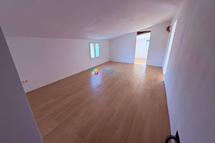 Image No.18-4 Bed Country House for sale