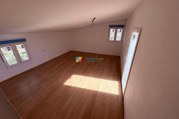 Image No.22-4 Bed Country House for sale