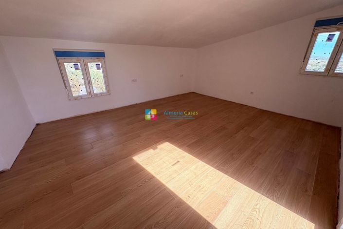 Image No.23-4 Bed Country House for sale