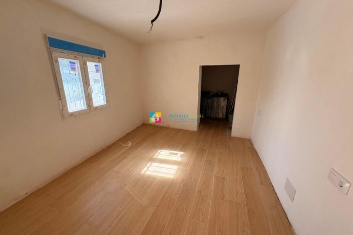 Image No.5-4 Bed Country House for sale