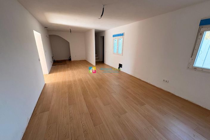 Image No.9-4 Bed Country House for sale