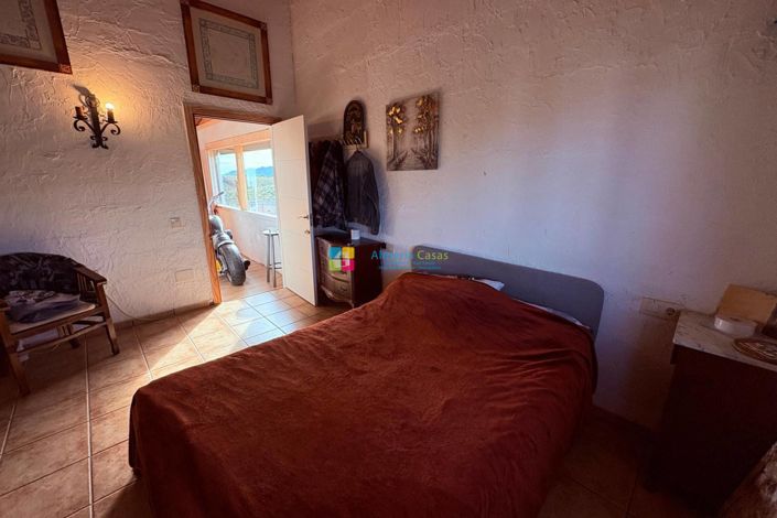 Image No.10-3 Bed Country House for sale