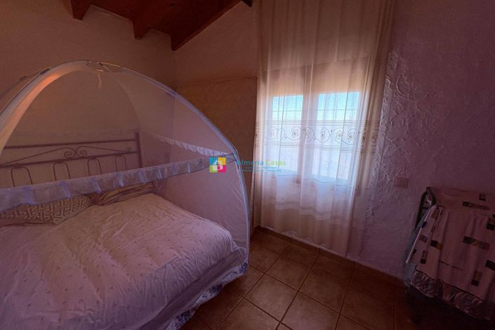 Image No.17-3 Bed Country House for sale