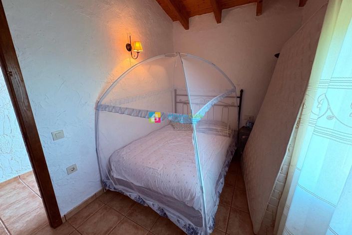 Image No.18-3 Bed Country House for sale