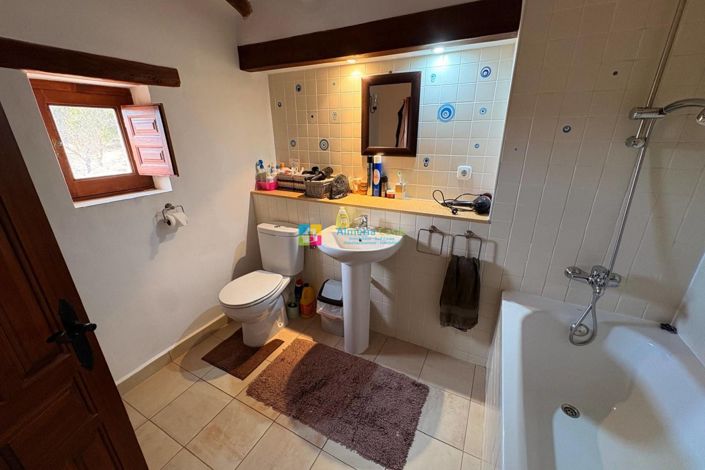 Image No.23-6 Bed Country House for sale