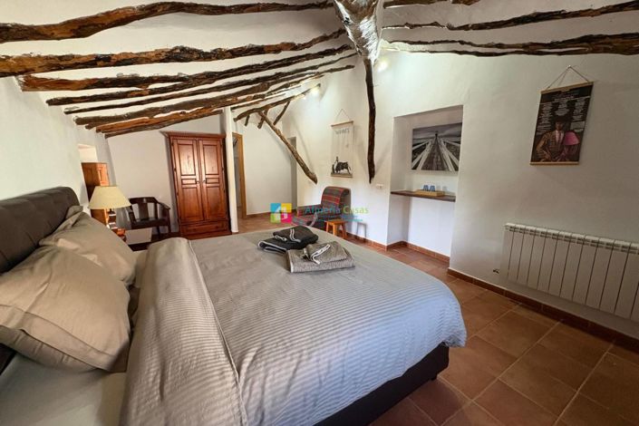 Image No.50-6 Bed Country House for sale