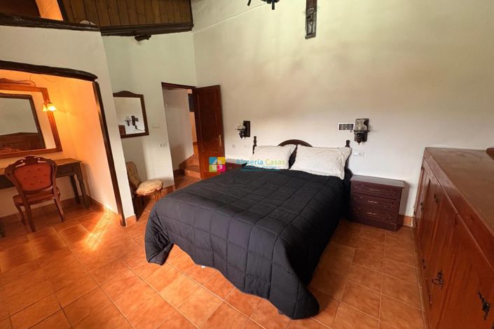Image No.15-4 Bed Country House for sale