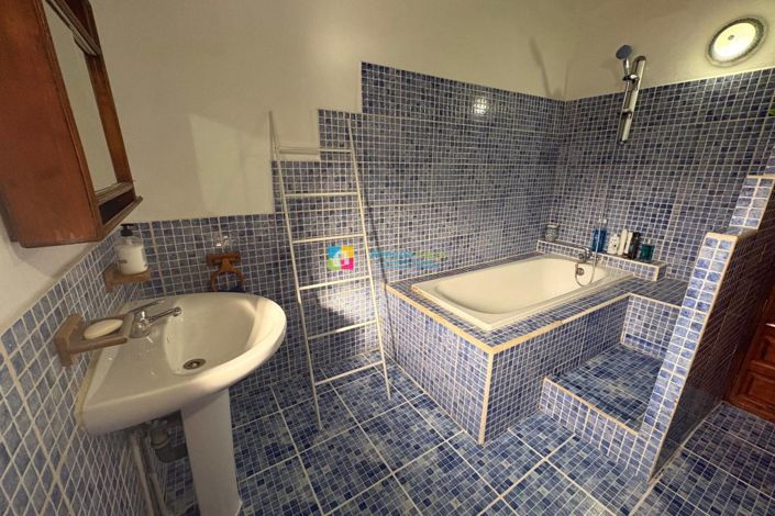 Image No.17-4 Bed Country House for sale