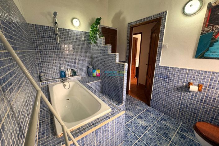 Image No.18-4 Bed Country House for sale