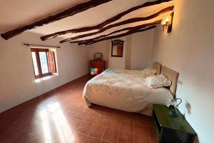 Image No.19-4 Bed Country House for sale