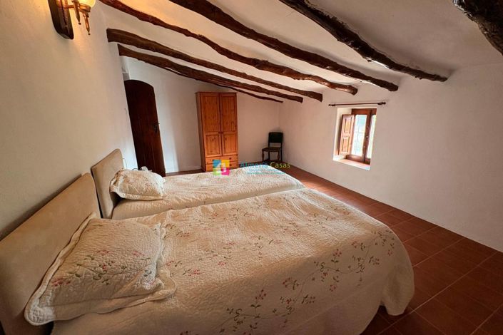 Image No.20-4 Bed Country House for sale