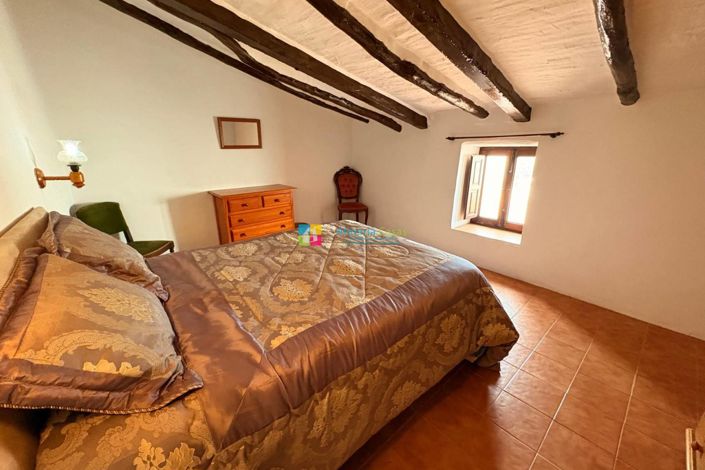 Image No.22-4 Bed Country House for sale