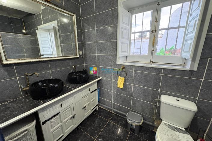 Image No.31-4 Bed Country House for sale