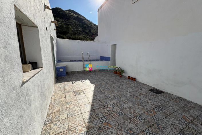 Image No.28-3 Bed Country House for sale