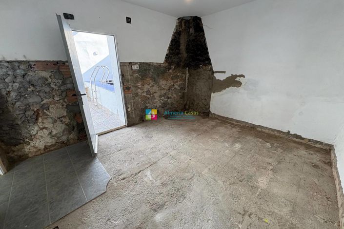 Image No.32-3 Bed Country House for sale