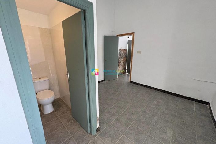 Image No.35-3 Bed Townhouse for sale