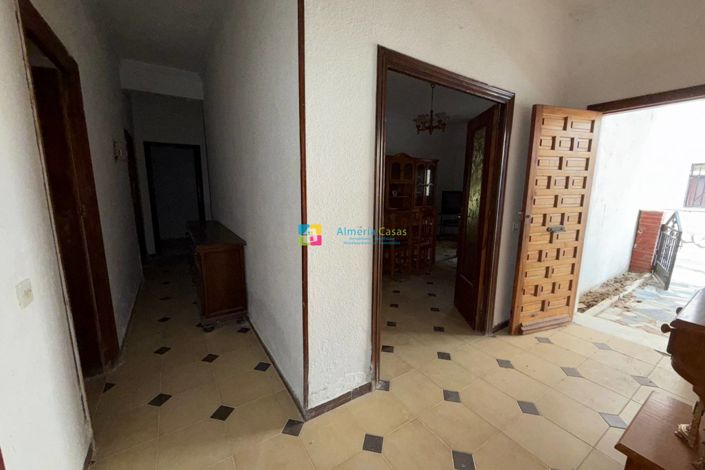 Image No.11-4 Bed Townhouse for sale