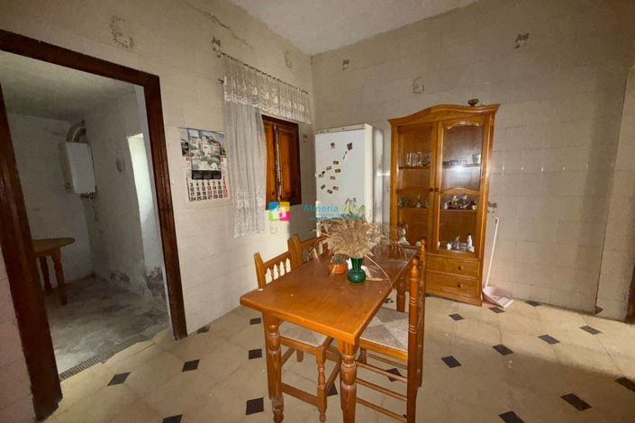 Image No.13-4 Bed Townhouse for sale