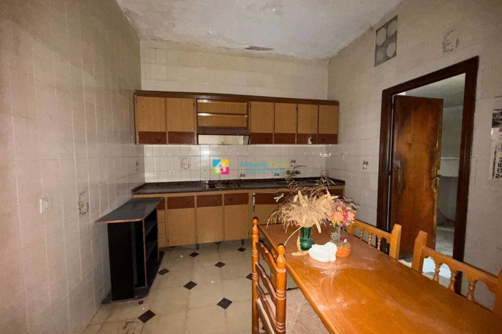 Image No.14-4 Bed Townhouse for sale