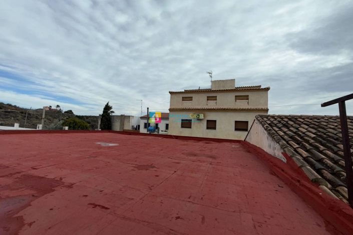 Image No.20-4 Bed Townhouse for sale