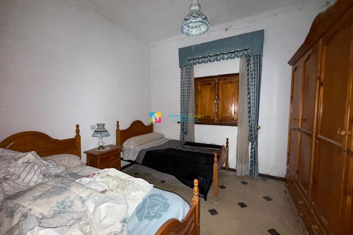 Image No.21-4 Bed Townhouse for sale