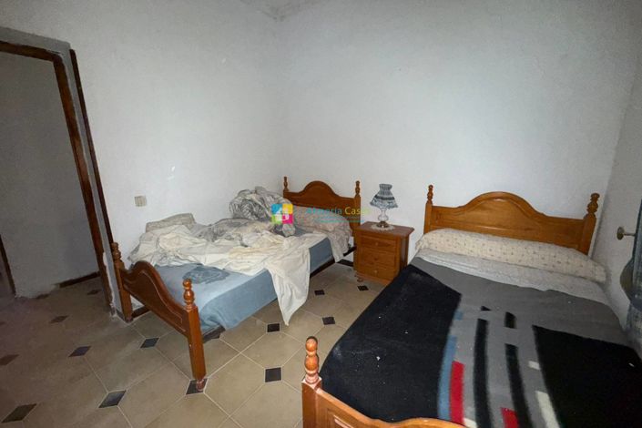 Image No.22-4 Bed Townhouse for sale