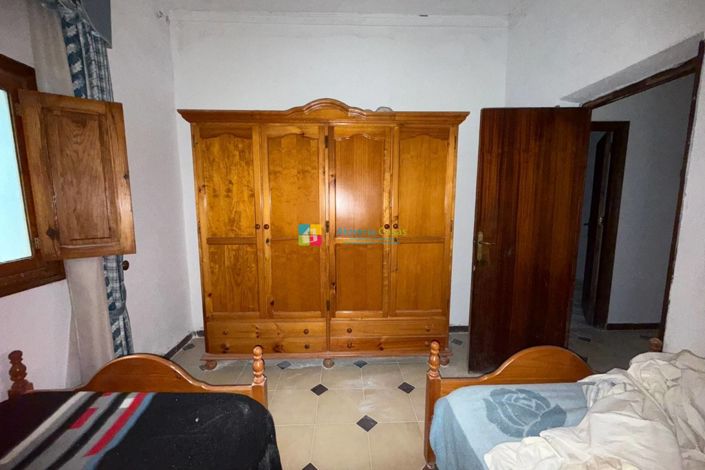 Image No.24-4 Bed Townhouse for sale