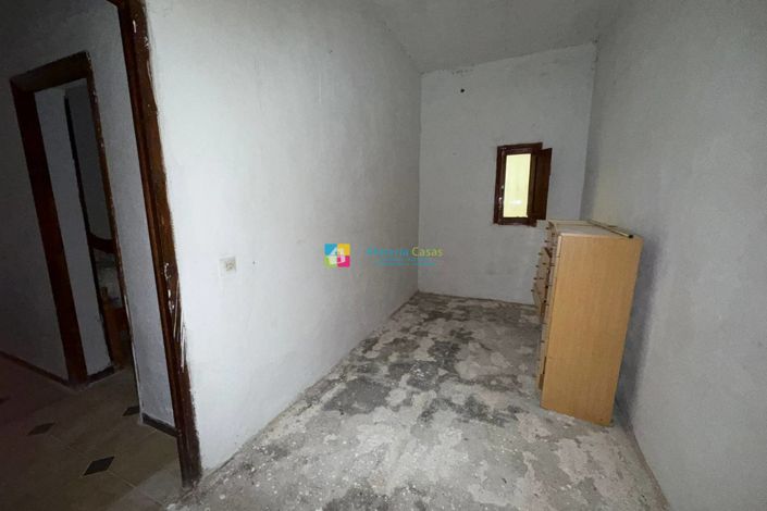 Image No.25-4 Bed Townhouse for sale