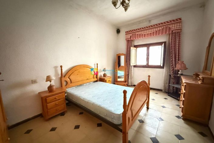 Image No.27-4 Bed Townhouse for sale