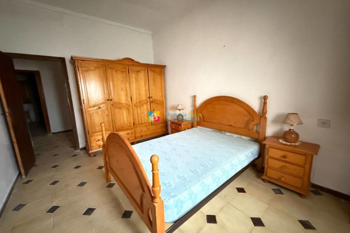 Image No.28-4 Bed Townhouse for sale