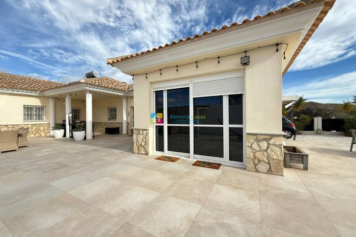 Image No.2-3 Bed Villa for sale