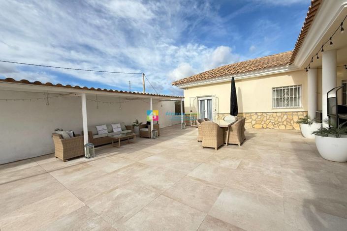 Image No.31-3 Bed Villa for sale