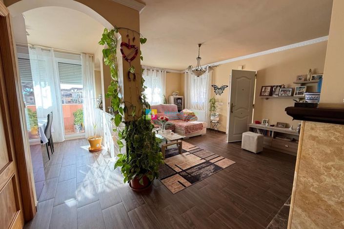 Image No.10-2 Bed Townhouse for sale