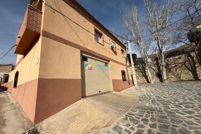 Image No.23-2 Bed Townhouse for sale