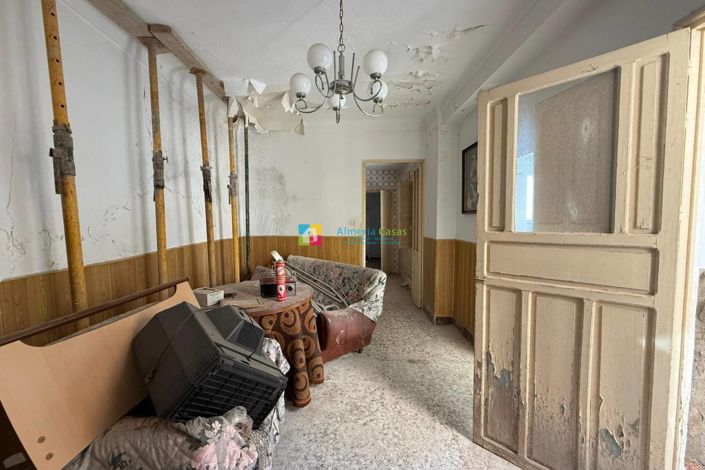 Image No.11-6 Bed Townhouse for sale