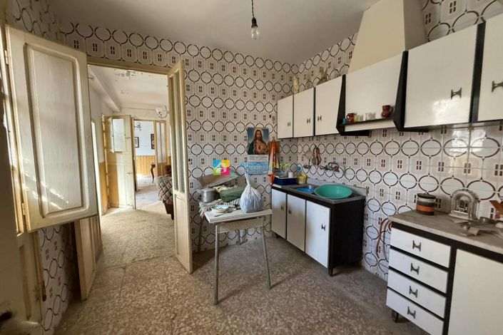 Image No.12-6 Bed Townhouse for sale