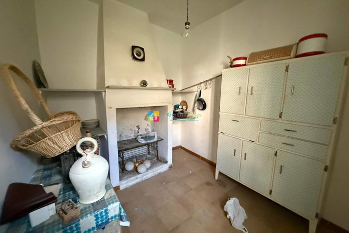 Image No.14-6 Bed Townhouse for sale