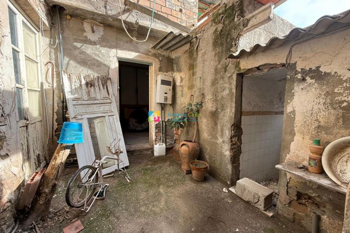 Image No.16-6 Bed Townhouse for sale