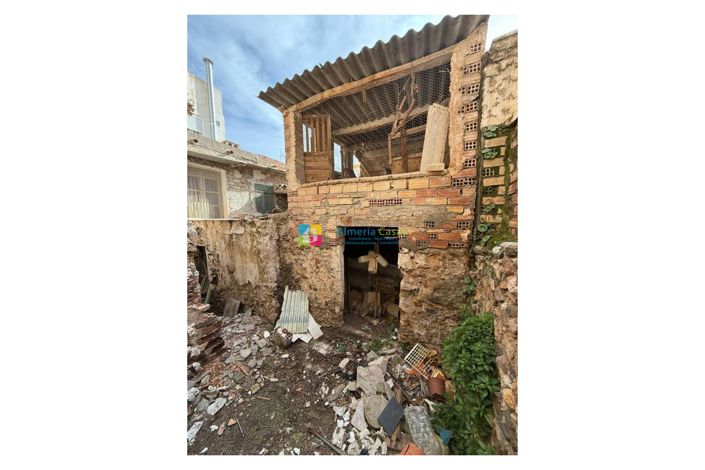 Image No.18-6 Bed Townhouse for sale