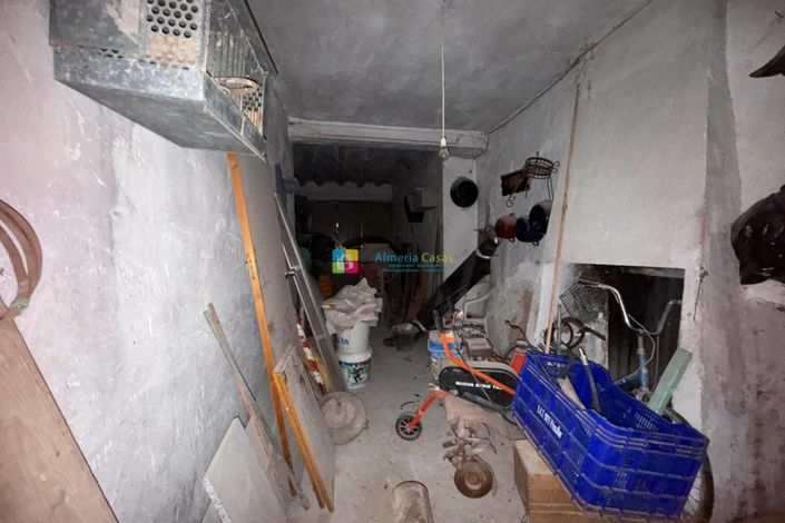 Image No.20-6 Bed Townhouse for sale