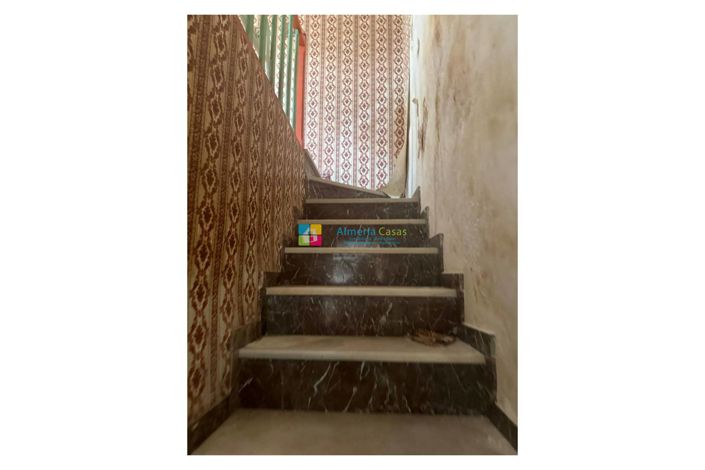 Image No.22-6 Bed Townhouse for sale