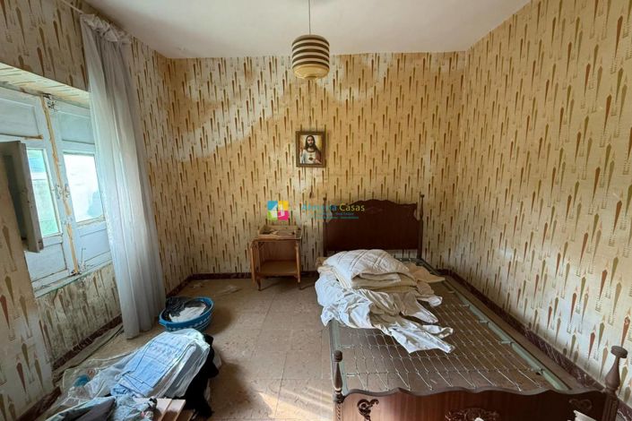 Image No.24-6 Bed Townhouse for sale