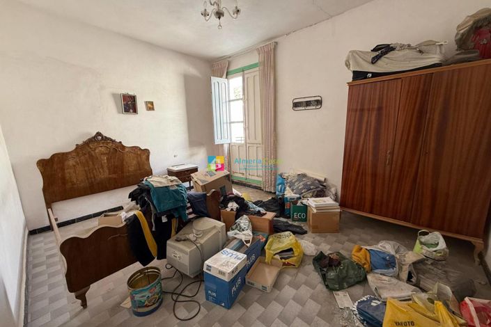 Image No.25-6 Bed Townhouse for sale