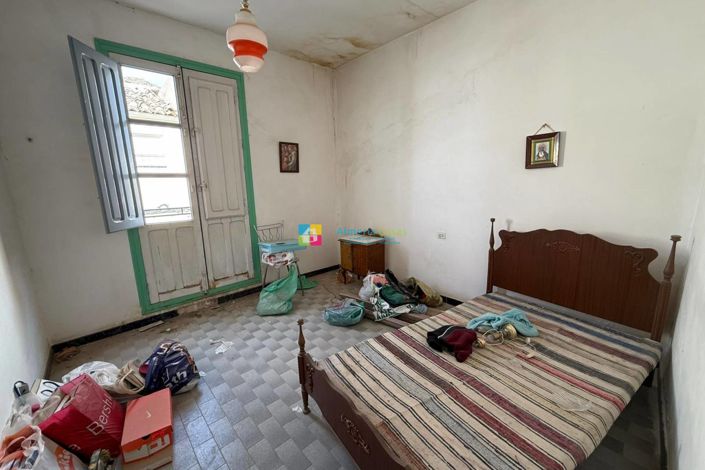 Image No.26-6 Bed Townhouse for sale