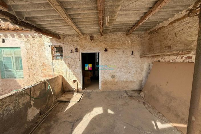 Image No.27-6 Bed Townhouse for sale