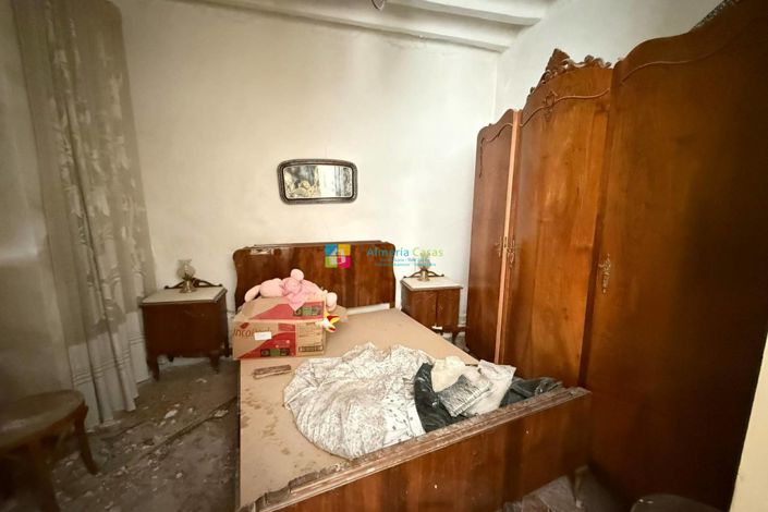 Image No.3-6 Bed Townhouse for sale